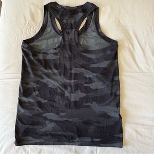 Athleta Gray/Black Camouflage Racer Back Activewear Tank Top (Sz. XL)